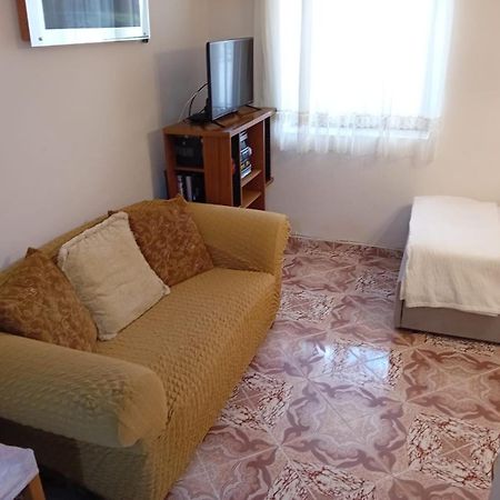 Gogo'S Sea Side Apartment Sarandë Esterno foto