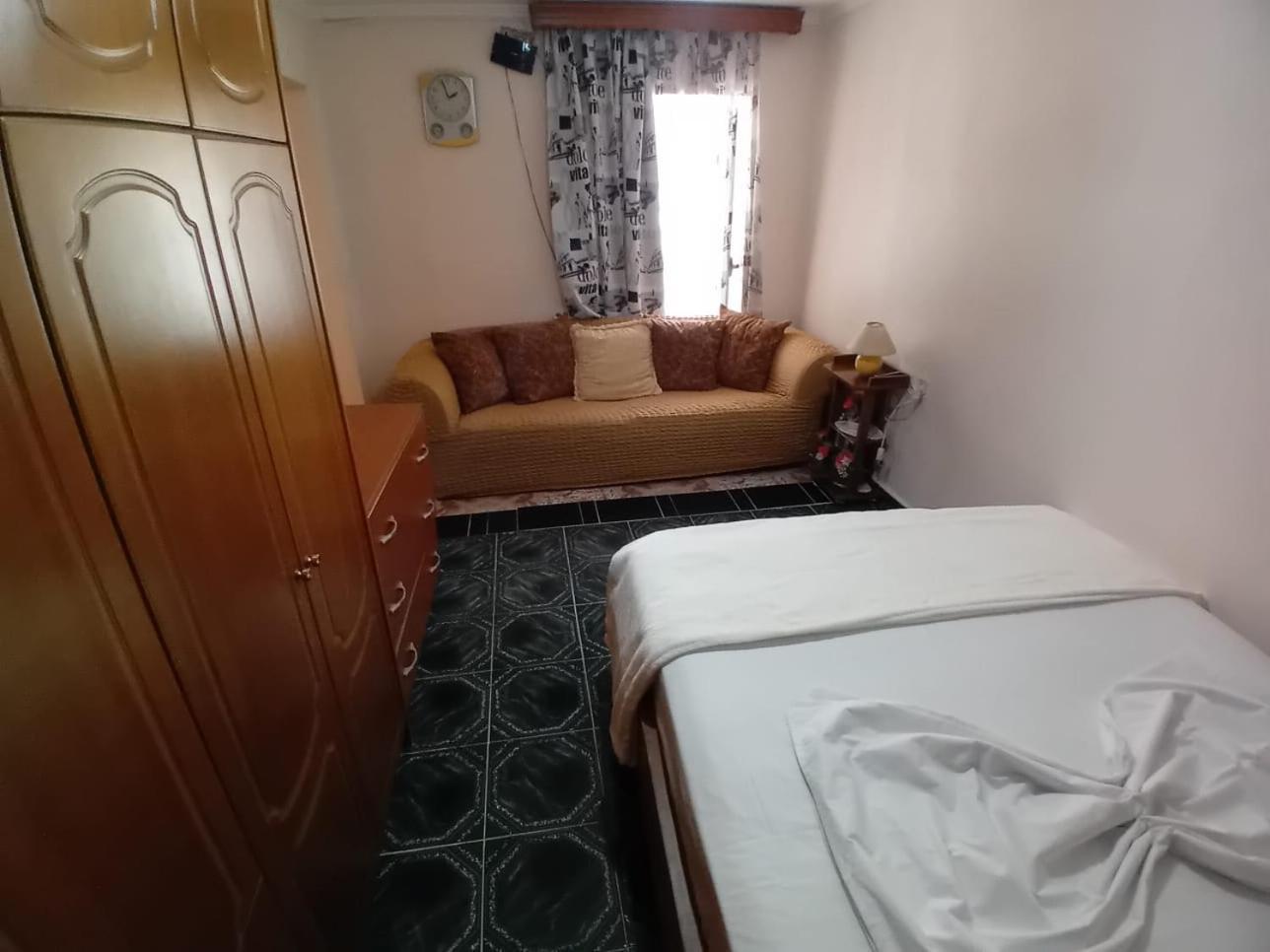 Gogo'S Sea Side Apartment Sarandë Esterno foto