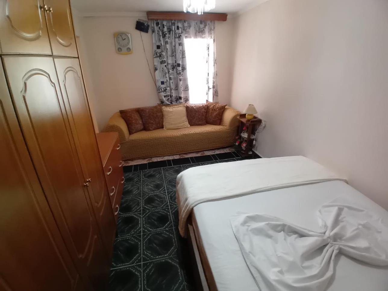 Gogo'S Sea Side Apartment Sarandë Esterno foto